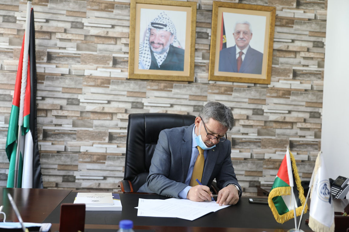 Minister Raed Radwan assumes his functions as the Commissioner of PACC by filling the financial disclosure statement