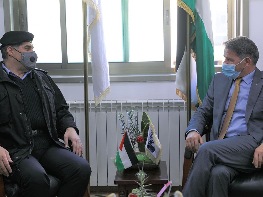 في إطار تعزيز التعاون مع كافة المؤسسات  رئيس هيئة مكافحة الفساد يستقبل مدير عام الشرطة الفلسطينية وعددا من الوفود الرسمية والشعبية