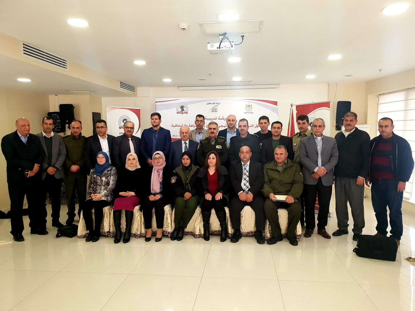 مكافحة الفساد ووزارة الداخلية تنظمان ورشة عمل في التخطيط الاستراتيجي لمشروع بناء النزاهة والشفافية