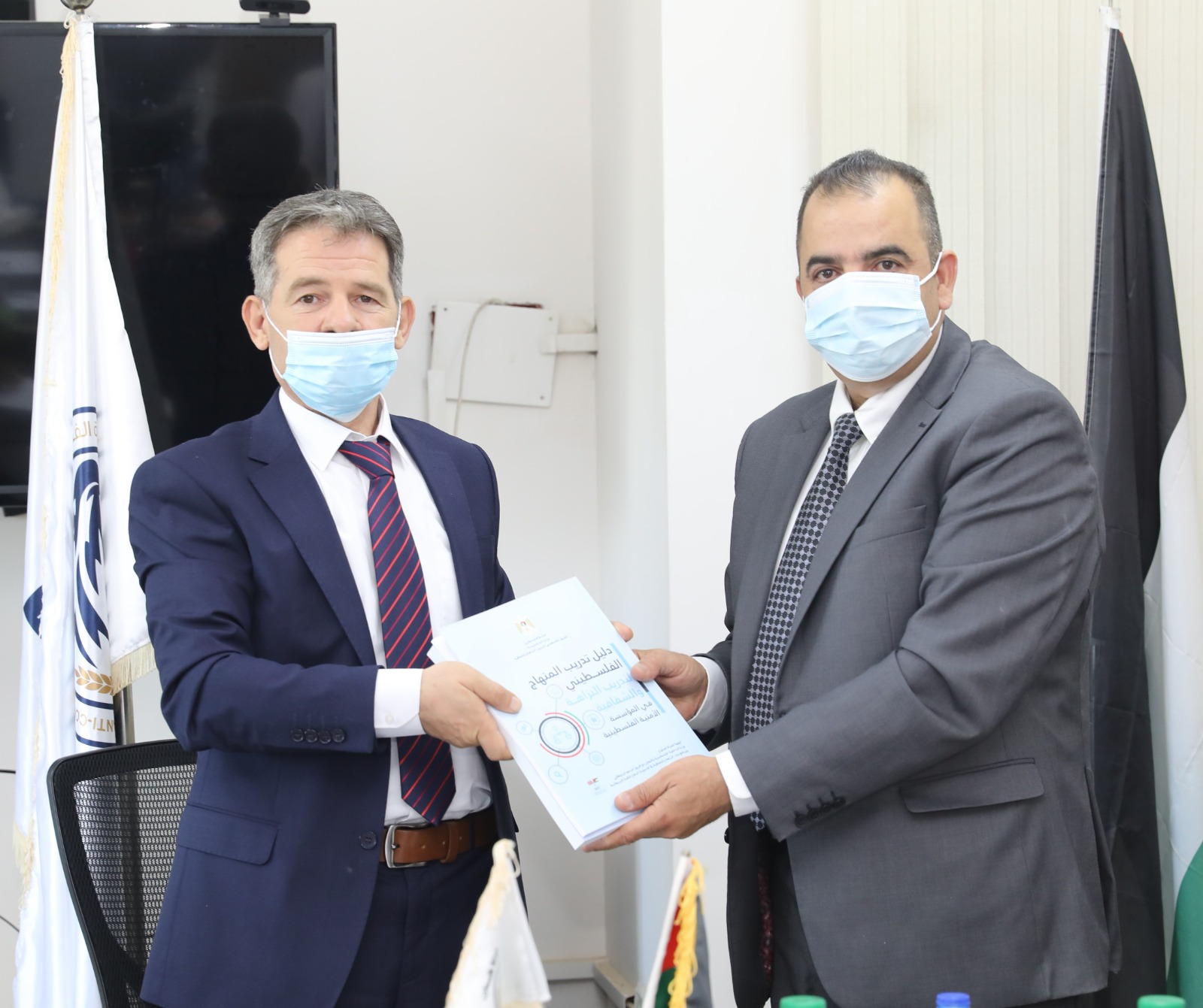 مكافحة الفساد تشارك في إعداد "المنهاج الفلسطيني لتدريب النزاهة والشفافية في المؤسسة الأمنية الفلسطينية"