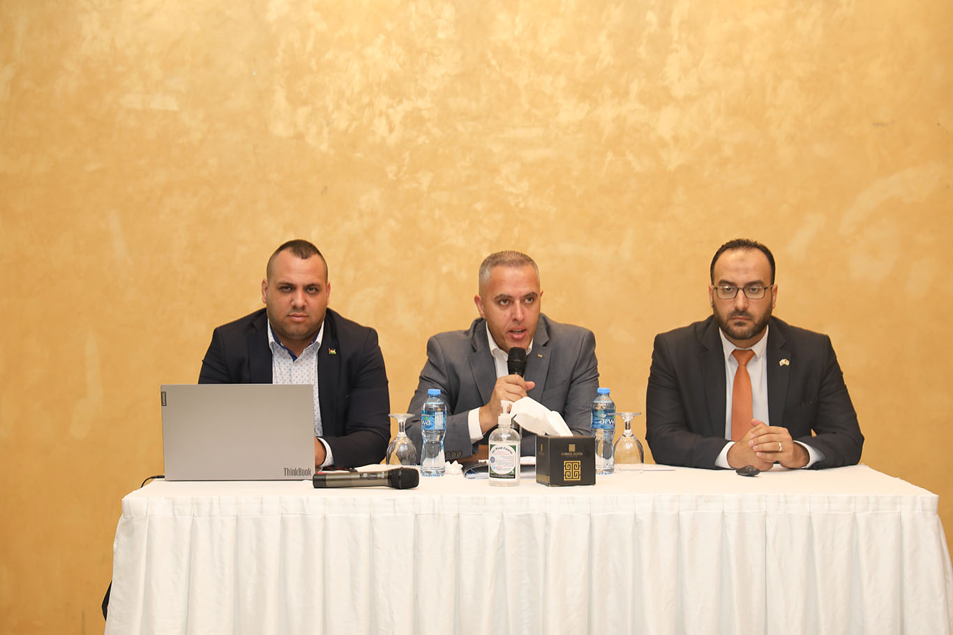 ضمن برنامج التوعية بقانون مكافحة الفساد والأنظمة المساندة مكافحة الفساد تنظم دورة تدريبية لمجموعة من المحامين