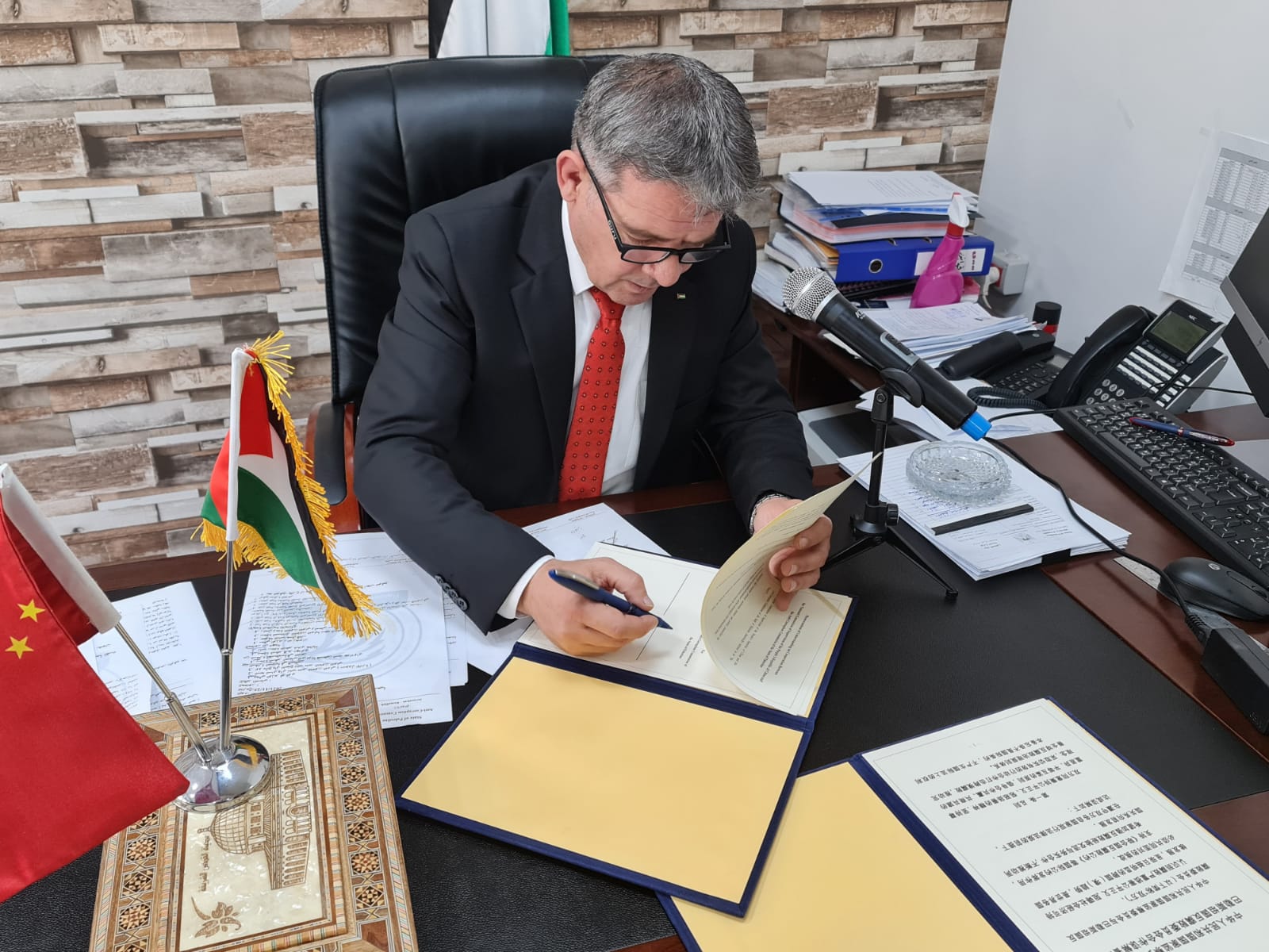 هيئة مكافحة الفساد توقع مذكرة تفاهم مع هيئة الاشراف الوطنية في جمهورية الصين رضوان : نسعى لتحقيق نهضة ثورية فلسطينية لبناء دولة مؤسسات تقوم على اساس العدل والمساواة في بيئة صالحة رافضة للفساد والفاسدين