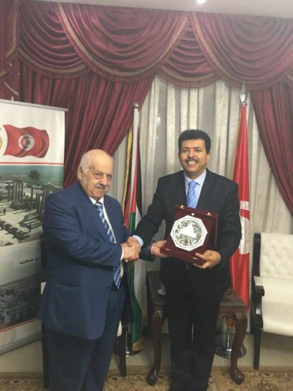 النتشة والسفير التونسي في فلسطين يبحثان آليات وسبل التعاون المشترك