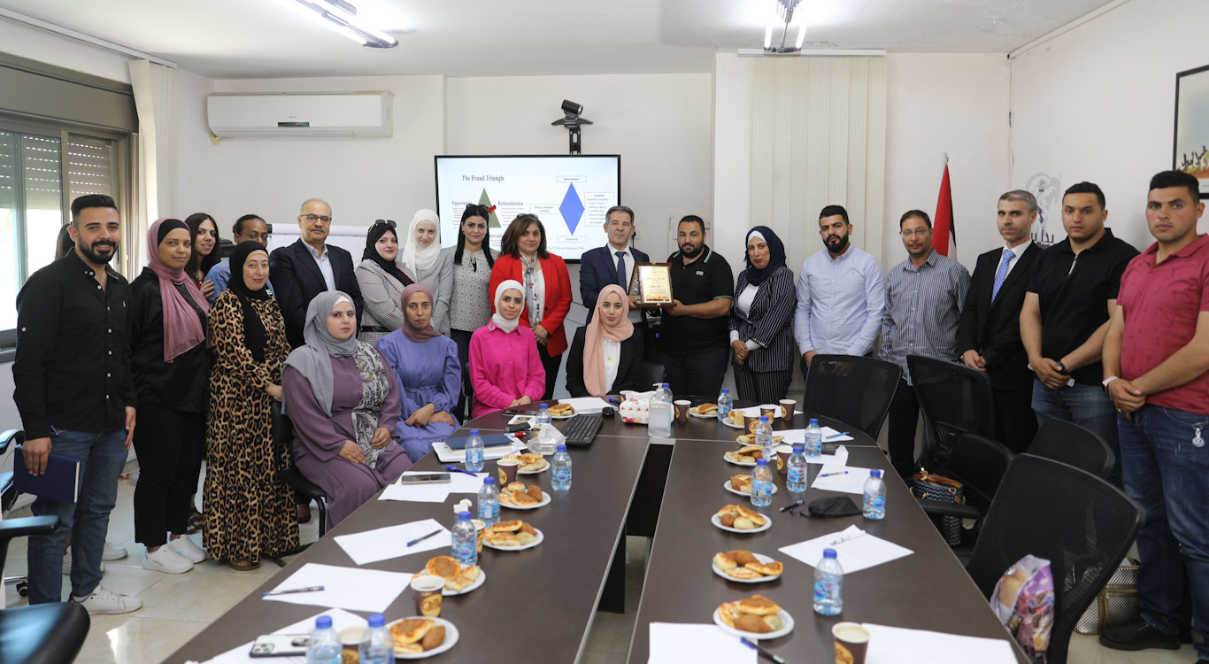 مكافحة الفساد تستقبل طلبة ماجستير علم الجريمة في جامعة القدس