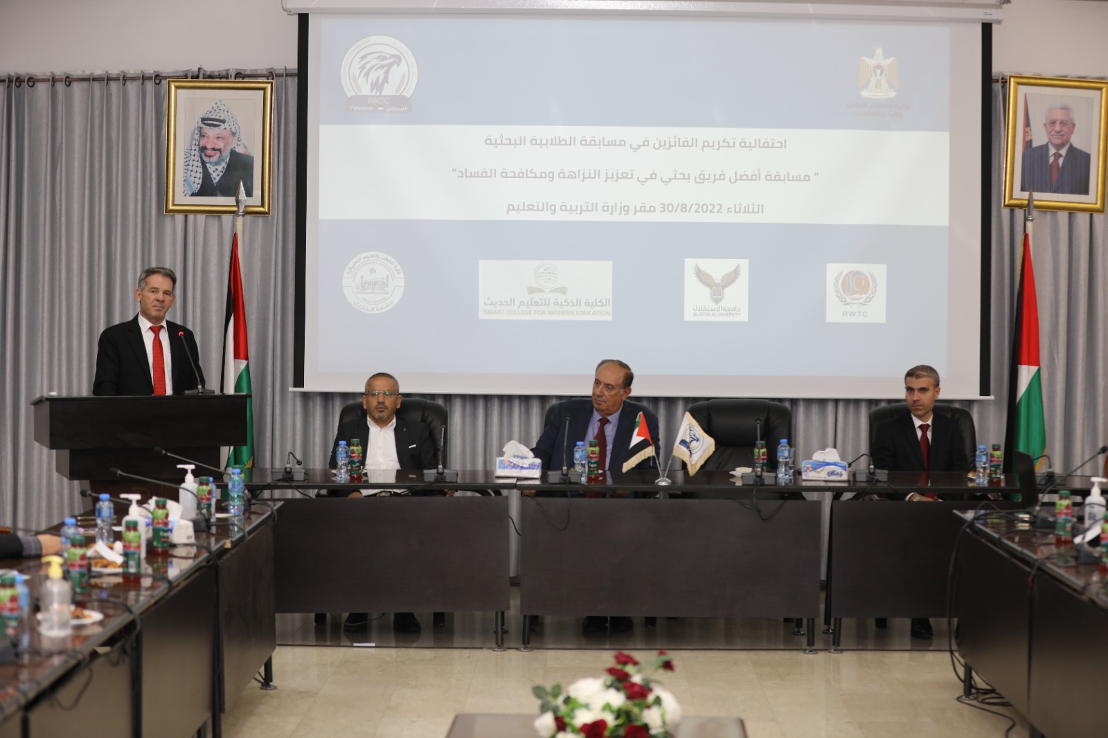 "التعليم العالي" و"مكافحة الفساد" تكرمان الفائزين بمسابقة أفضل فريق بحثي في مكافحة الفساد 