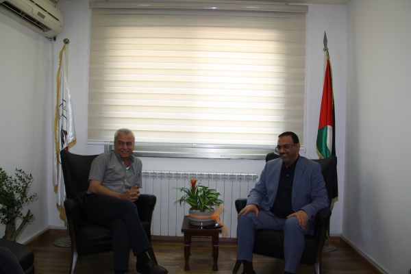رئيس هيئة مكافحة الفساد د. احمد البراك يلتقي برئيس سلطة الأراضي لتعزيز العمل المشترك