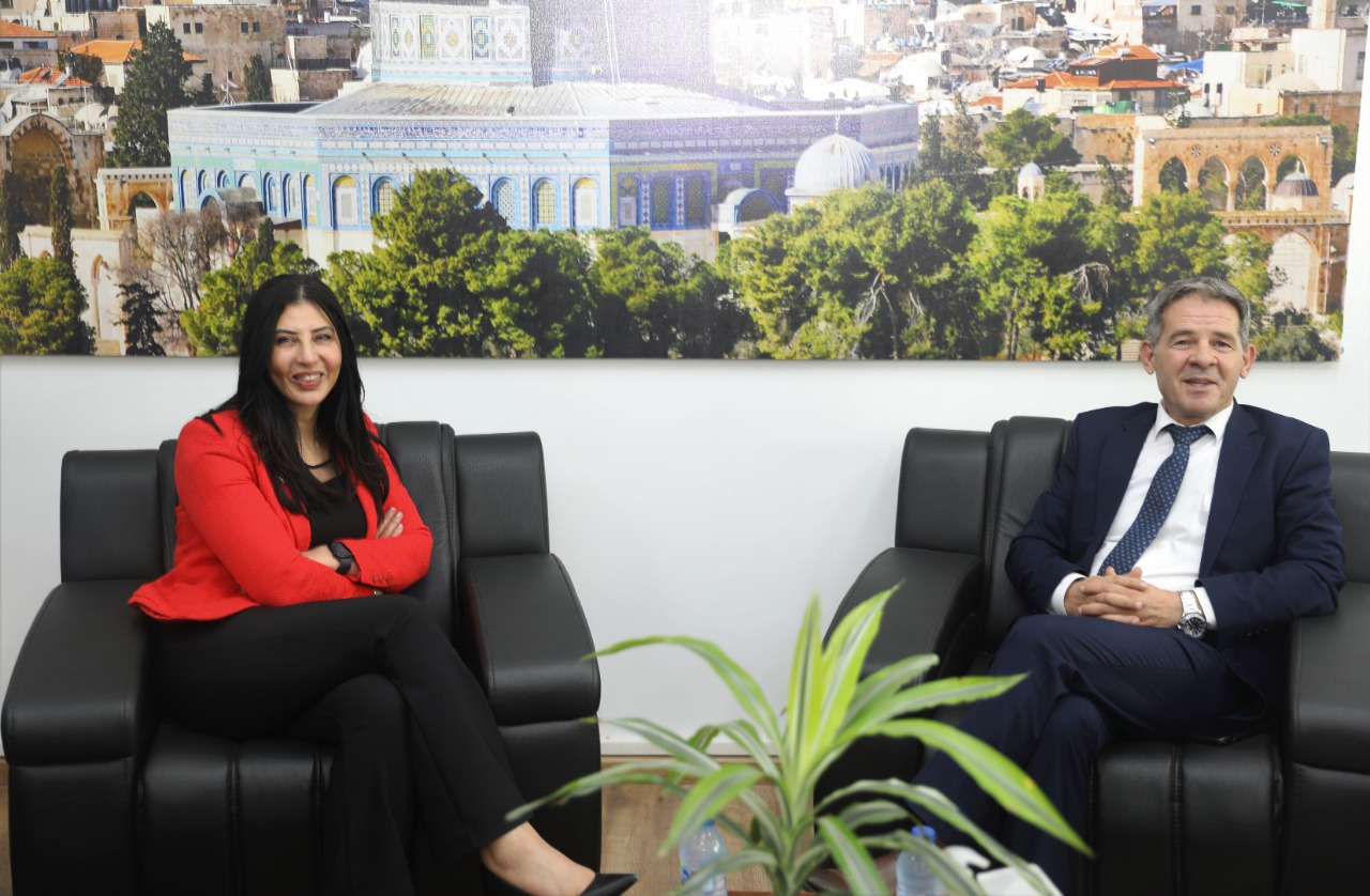 رئيس هيئة مكافحة الفساد يستقبل وكيل وزارة الخارجة ويبحث معها سبل التعاون المشترك