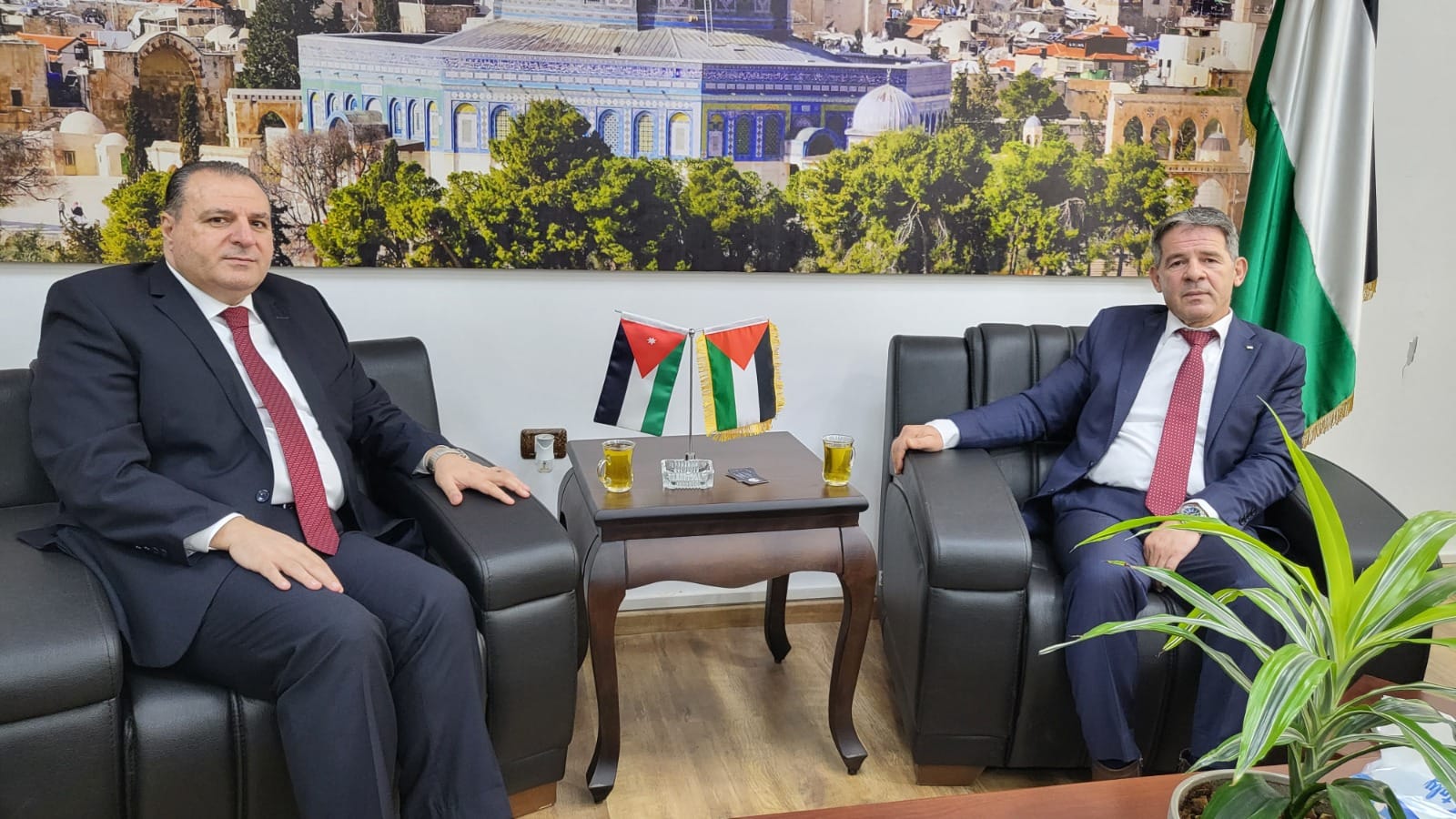 رضوان يستقبل سفير دولة الأردن لدى فلسطين ويبحث معه سبل التعاون المشترك