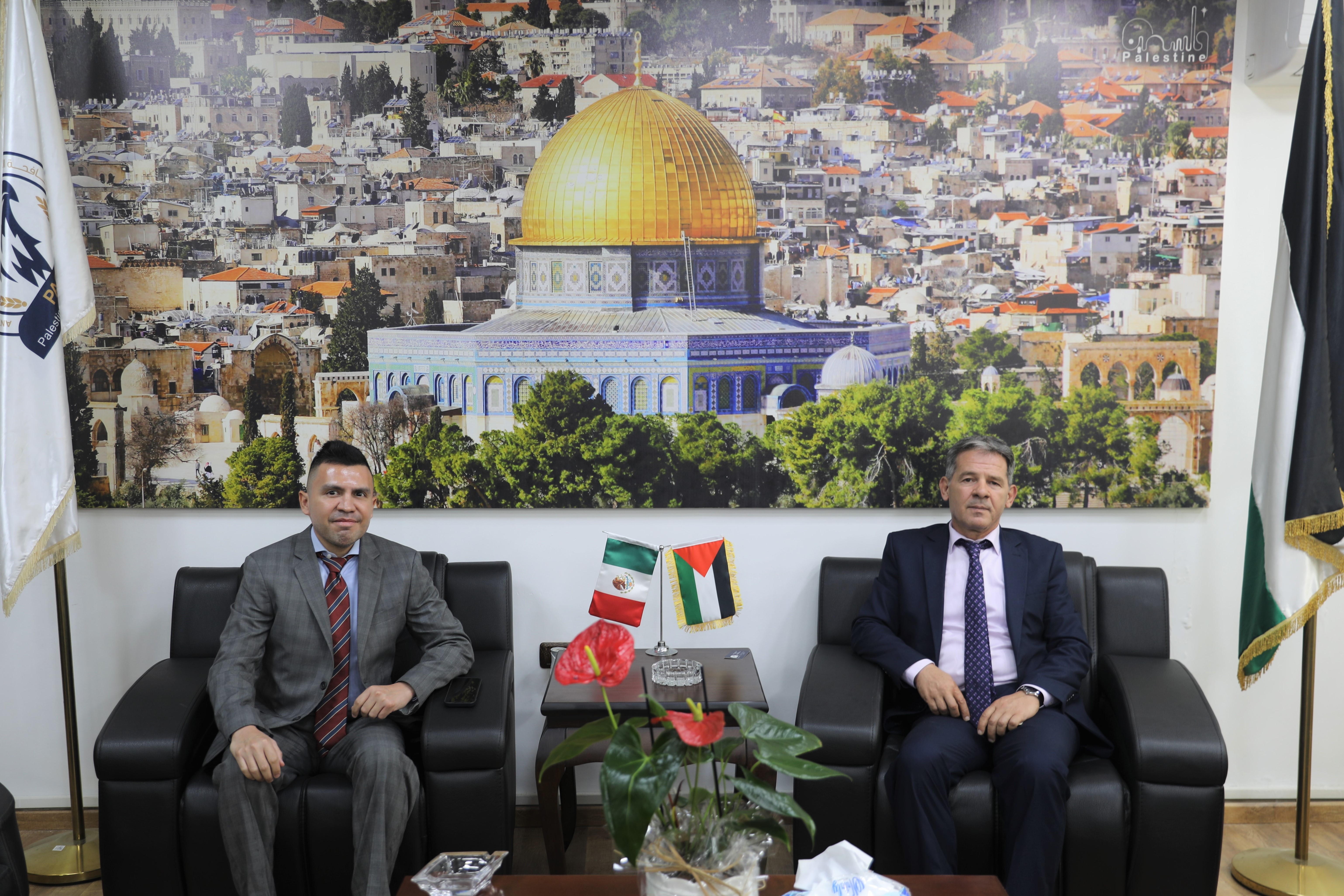 رضوان يلتقي بنائب ممثل المكسيك لدى فلسطين ويبحث معه سبل التعاون المشترك