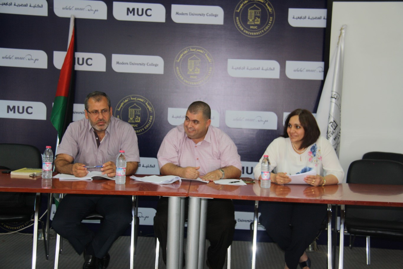 بحثاً لمتطلبات التخرج يتناول المصوغات القانونية لمكافحة الفساد الفلسطينية في الكلية العصرية الجامعية