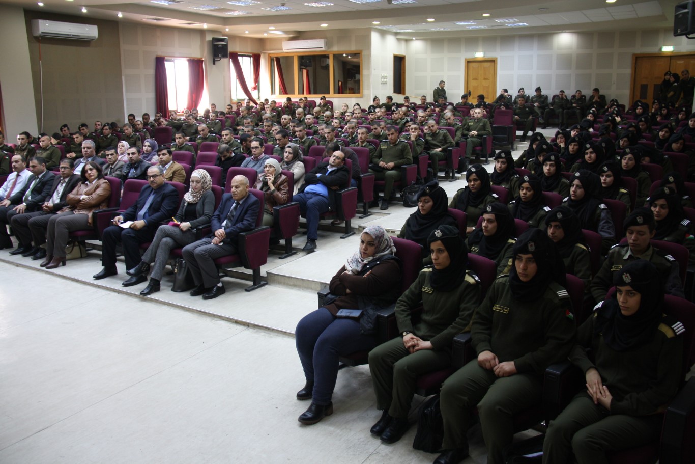 لقاء طلابي يجمع بين هيئة مكافحة الفساد وجامعة الإستقلال